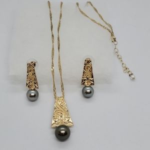 Authentic Tahitian Pearls set in Hamilton Gold-Plated Earrings & Pendant Set